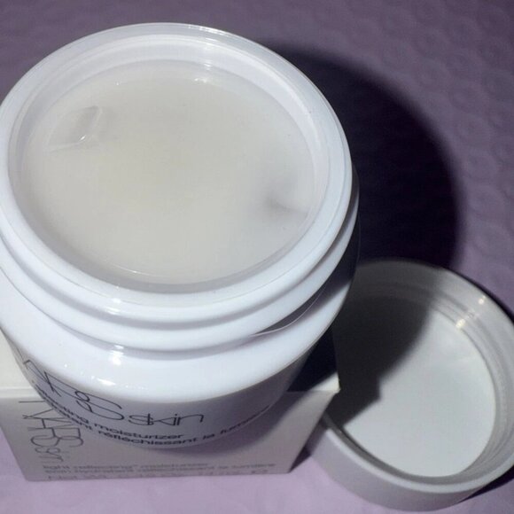 NARS Skin Light Reflecting Moisturizer 0.49 Oz/ 14 ml NIB - Picture 2 of 2